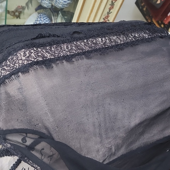 Alice and Olivia Glinda Cold-Shoulder Blouse - Picture 5 of 8